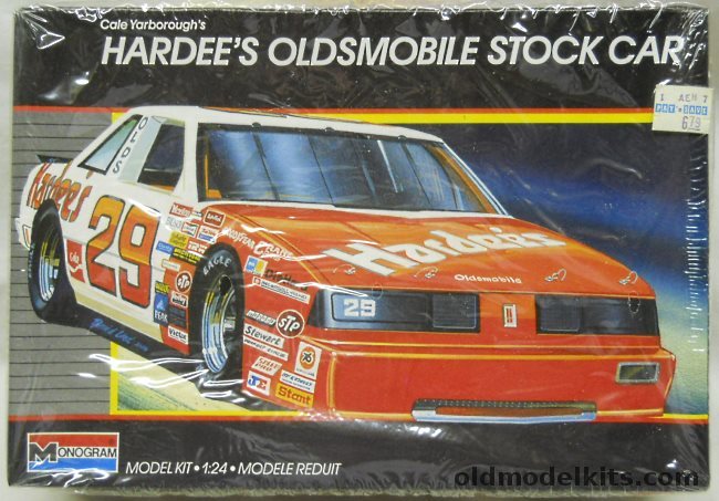 Monogram 1/24 Cale Yarborough Hardees Oldsmobile Stock Car, 2754 plastic model kit